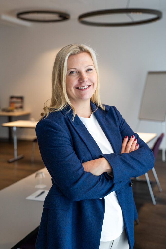 Dr. Nadja Henkel